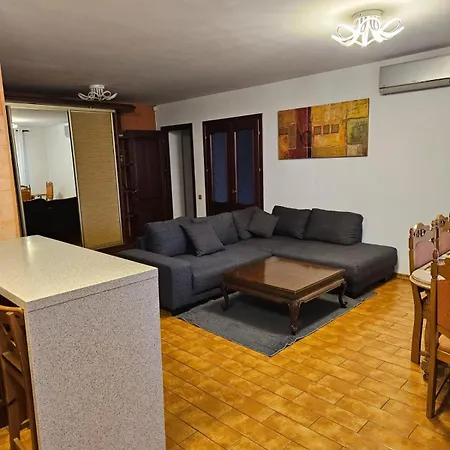Bulevardul Constantin Negruzzi 2/6 Апартаменты *